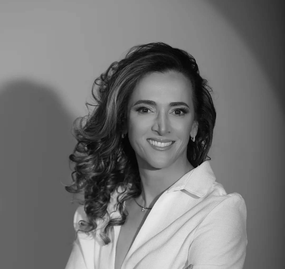 Retrato da Dra. Leila Righi, cirurgiã plástica do Instituto ISC